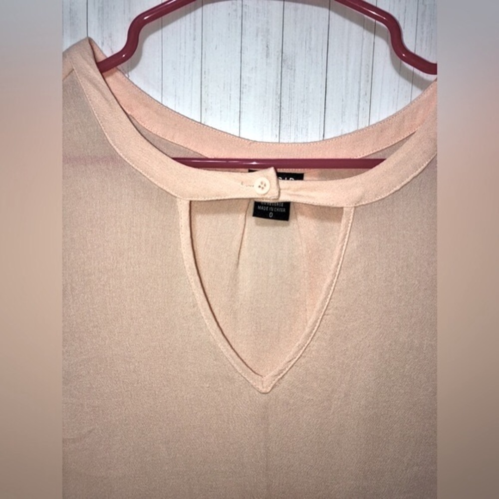 🧧Torrid light pink rayon sleeveless mock neck keyhole top - Picture 5 of 10